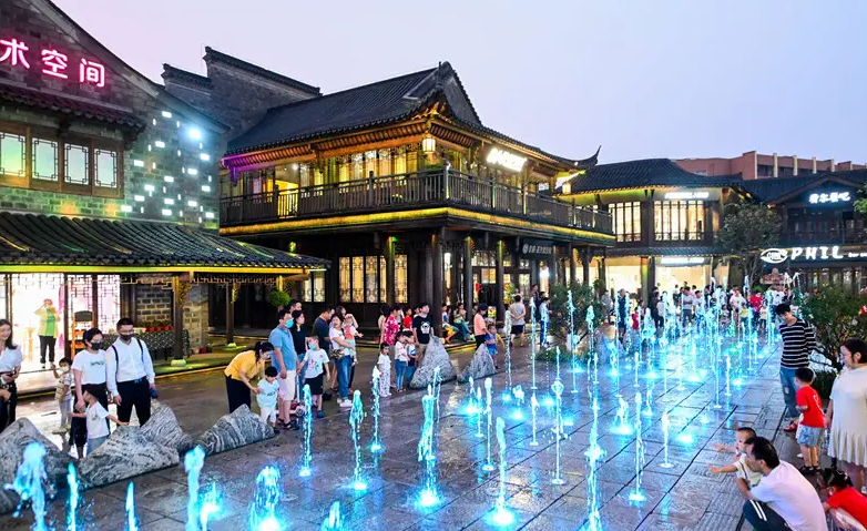 安徽芜湖：古城“夜经济”释放新活力