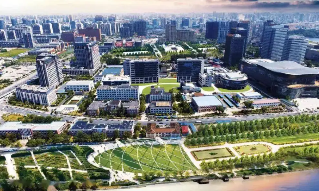 着力打造世界级产业集群！这场关于上海自贸区临港新片区的重磅会议信息量极大！